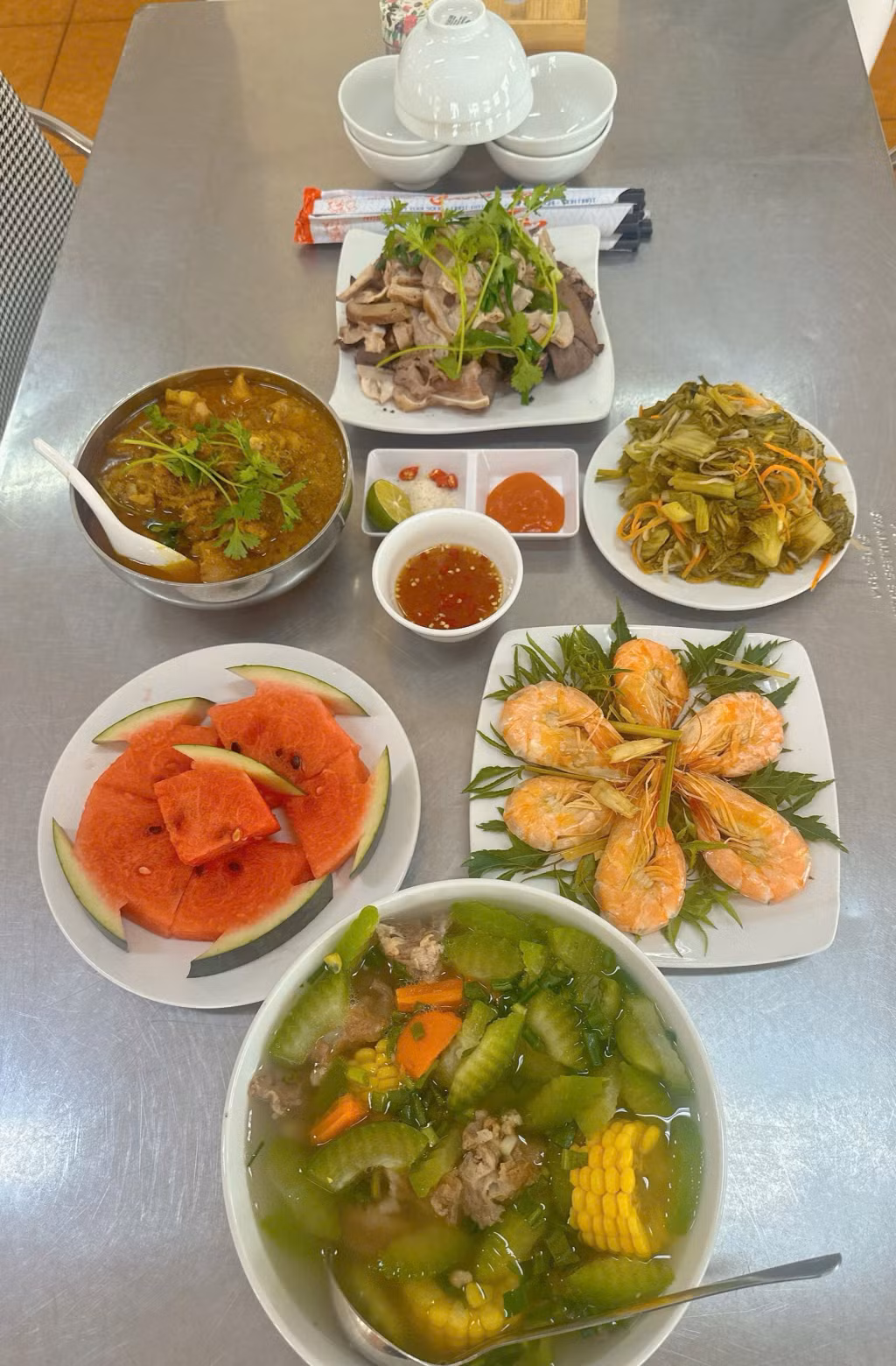 Bữa cơm được chế biến ngon và giàu dinh dưỡng.