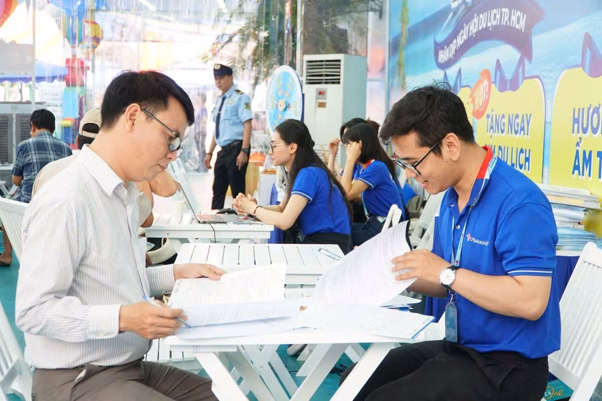 Khi giao dịch chuyển tiền, người dân cần trực tiếp thực hiện tại các đơn vị, doanh nghiệp uy tín.