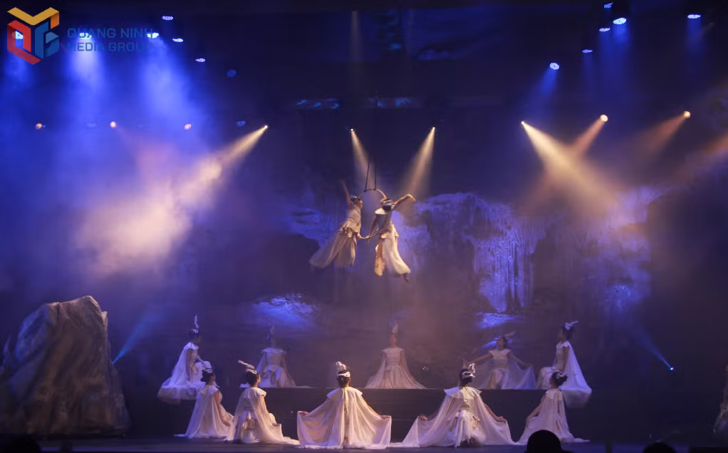 Show diễn thực cảnh “Đi tìm dấu ngọc” kết hợp ẩm thực được ra mắt tại hang Ngọc Rồng (hay Hang Dơi) thuộc Khu di tích và danh thắng Vũng Đục.