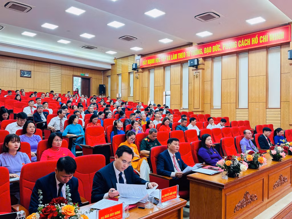 Các đại biểu tham dự kỳ họp.