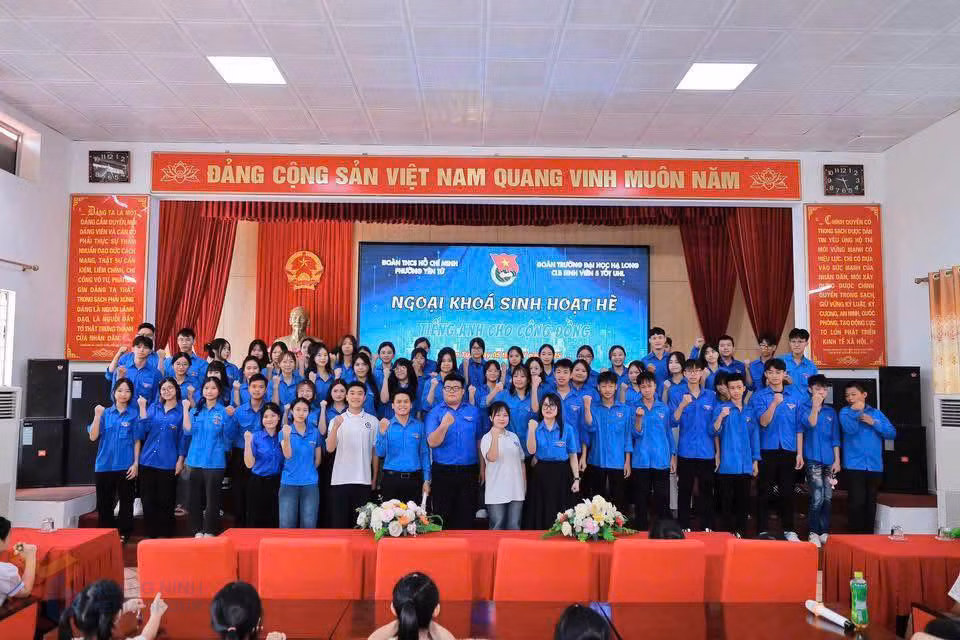 Lớp Tiếng Anh cộng đồng do Đoàn Thanh niên Phường Yên Tử tổ chức.