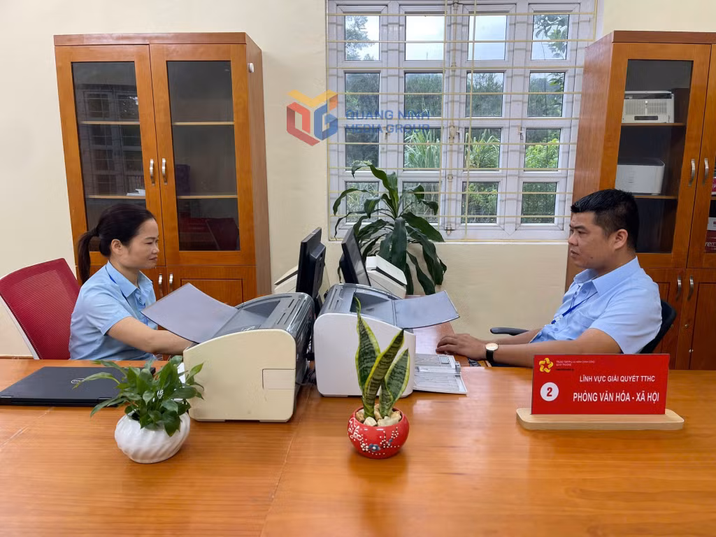Cán bộ, công chức xã Kỳ Thượng bắt tay ngay vào công việc ngay từ những ngày đầu vận hành mô hình chính quyền mới.