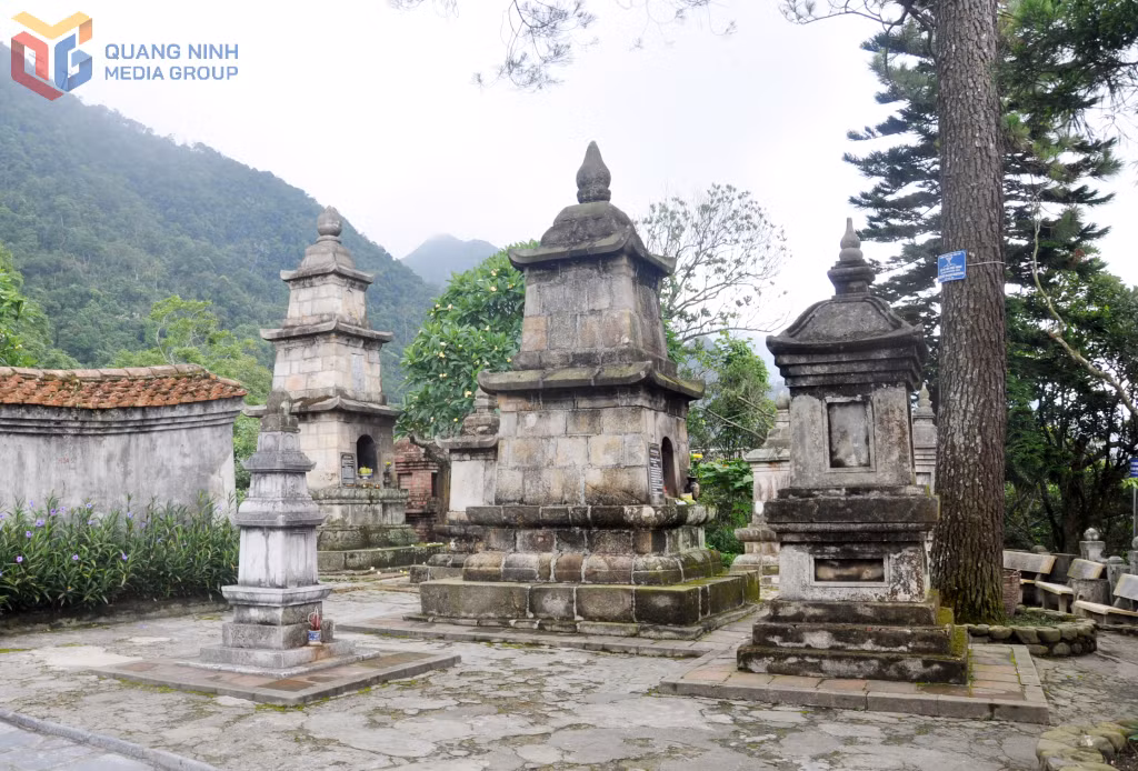 Vườn tháp tổ tại Yên Tử.