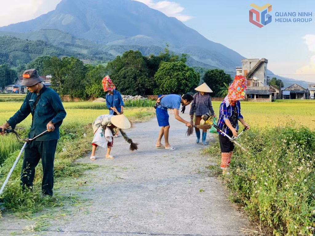 Phong trào Ngày chủ nhật xanh tại xã Quảng Tân được người dân hưởng ứng mạnh mẽ.