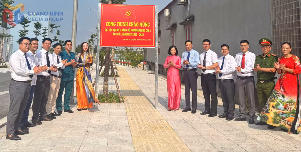 Gắn biển công trình chào mừng Đại hội Đảng bộ phường Móng Cái 2 lần thứ I, nhiệm kỳ 2025-2030 đối với công trình hạ tầng khu dân cư tại khu Hạ Long.