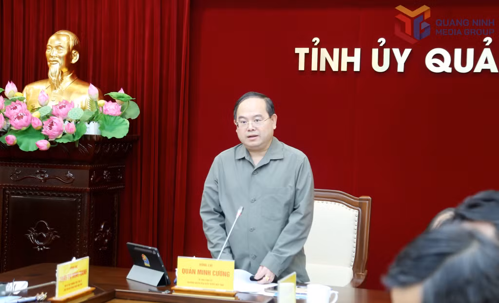 Đồng chí Quản Minh Cường, Bí thư Tỉnh ủy, Trưởng đoàn ĐBQH tỉnh, kết luận hội nghị.