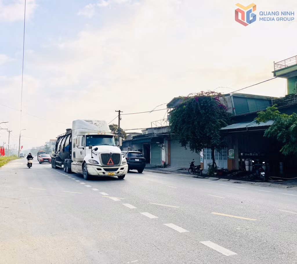 Phương tiện khi lưu thông trên QL10 hiện nay.