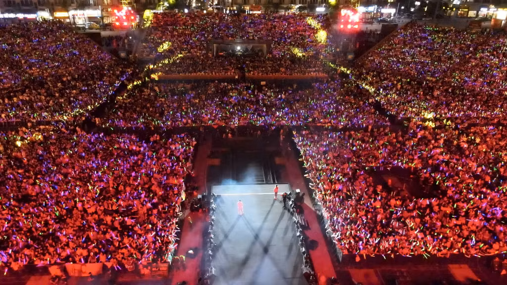 Lượng khán giả "khủng" khiến các concert "bùng nổ". Ảnh: Thanh Hải.