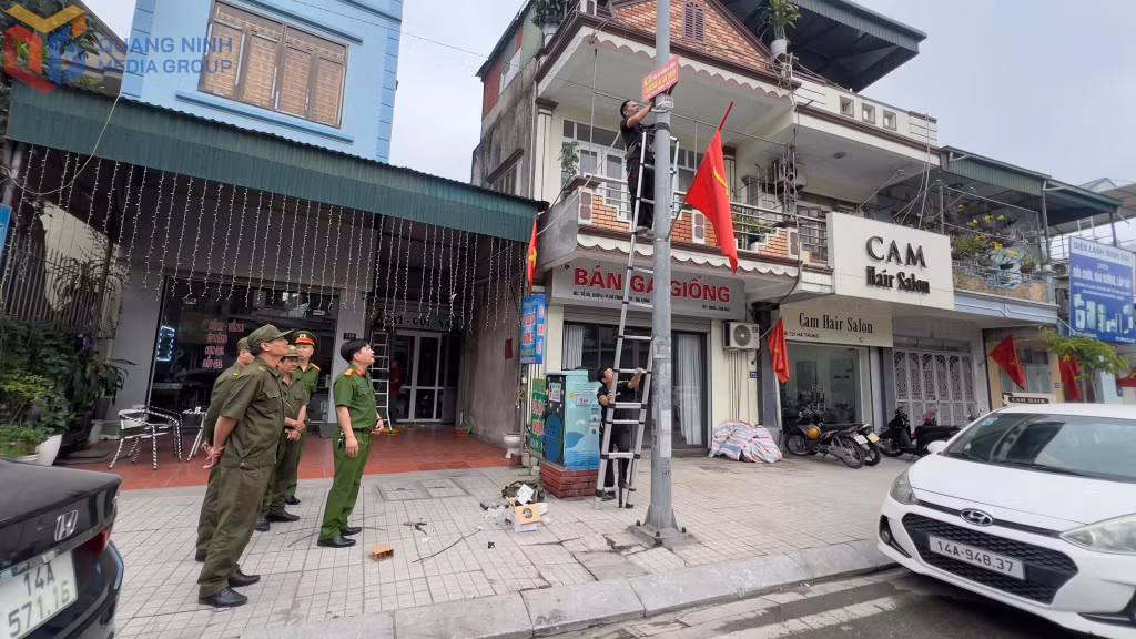 Hệ thống camera AI được lắp đặt tại các điểm công cộng trên địa bàn phường Hà Lầm. Ảnh: Khánh Nam