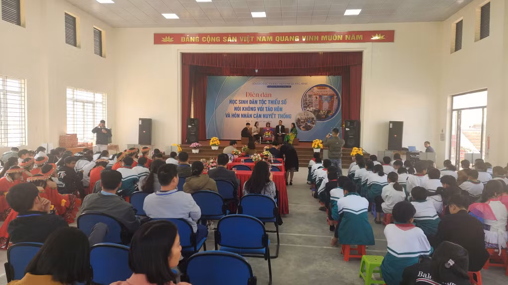 Diễn đàn Học sinh DTTS nói không với tảo hôn và hôn nhân cận huyết thống tại trường THCS Quảng Lâm. Tháng 12/2024 Ảnh: Cơ sở cung cấp