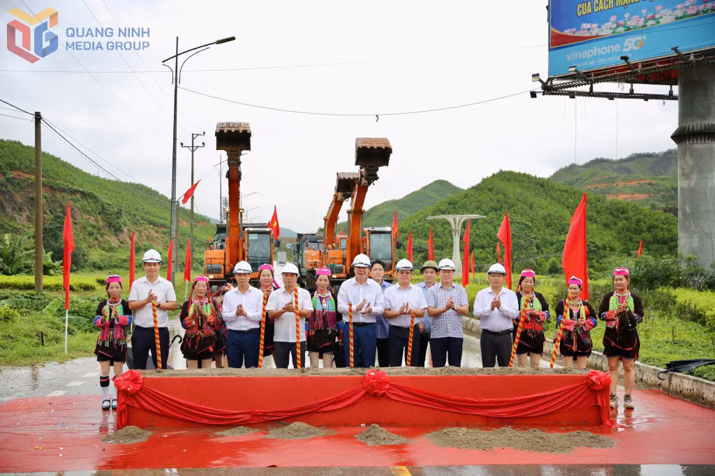 Tỉnh Quảng Ninh khởi công Dự án cải tạo, nâng cấp đường tỉnh 330, đoạn từ Ba Chẽ đến đường tỉnh 342 (tổng mức đầu tư 990 tỷ đồng), tháng 8/2025. Ảnh: Đỗ Phương