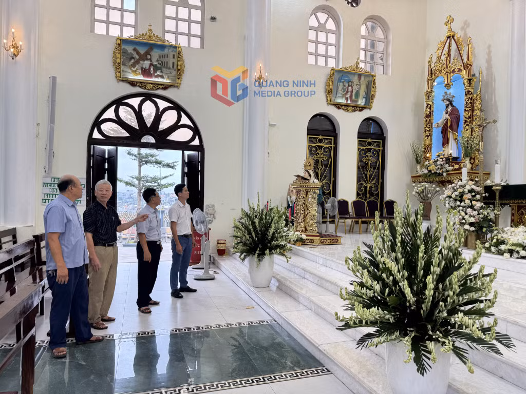 Nhà thờ Giáo xứ Hòn Gai được tu bổ, nâng cấp tạo thuận lợi để giáo dân sinh hoạt tôn giáo.