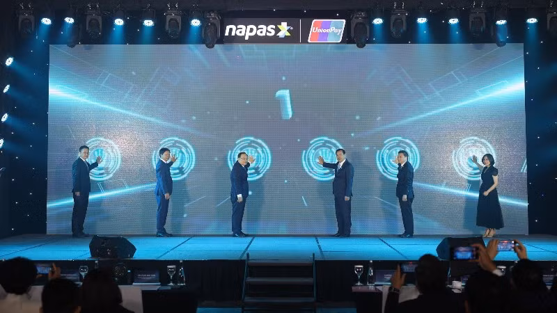 Ngày 2/12, tại Hà Nội, Công ty Cổ phần Thanh toán quốc gia Việt Nam (NAPAS) phối hợp UnionPay International (UPI), Ngân hàng Công thương Trung Quốc (ICBC), Ngân hàng Thương mại cổ phần Ngoại thương Việt Nam (Vietcombank) tổ chức Lễ công bố kết nối thanh toán bán lẻ song phương qua mã QR giữa Việt Nam-Trung Quốc.