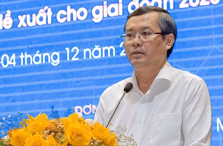 Thứ trưởng Bộ Giáo dục và Đào tạo Nguyễn Văn Phúc phát biểu tại hội nghị "Chuyển đổi số trong giáo dục và đào tạo" - Ảnh: TRẦN HUỲNH