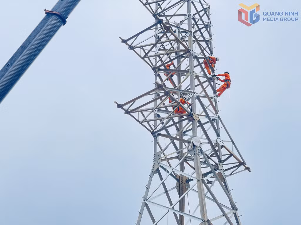 Hiện đường dây 110kV đã thi công xong 29/29 vị trí cột (ảnh chụp ngày 11/12).