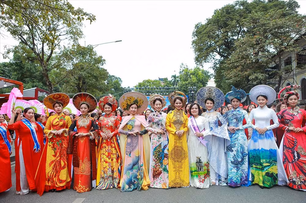 Các sự kiện, lễ hội quảng bá du lịch diễn ra trong suốt cả năm góp phần hấp dẫn du khách. Ảnh: Hòa Nguyễn