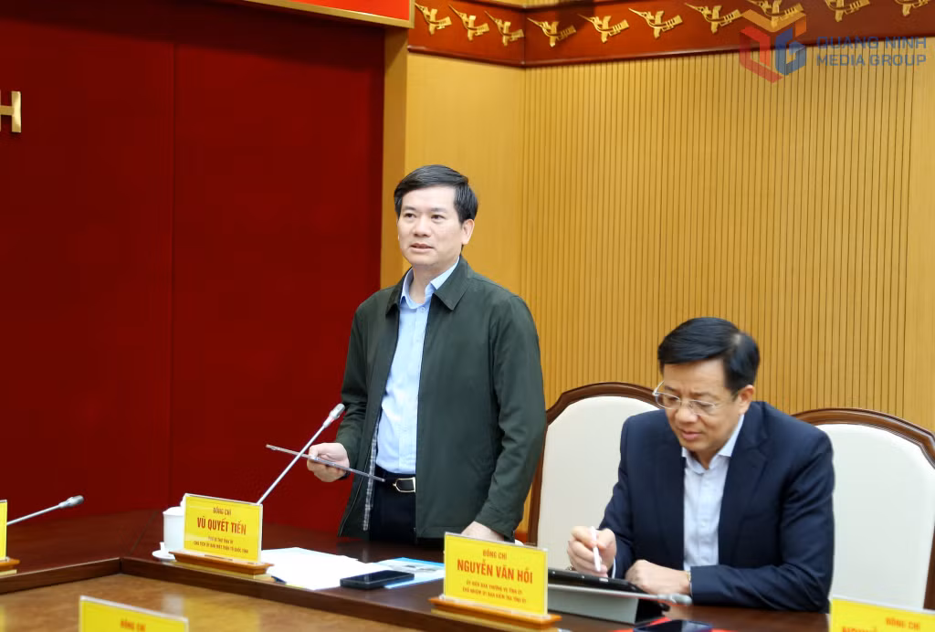 Đồng chí Vũ Quyết Tiến, Phó Bí thư Tỉnh ủy, Chủ tịch Ủy ban MTTQ tỉnh, phát biểu tại hội nghị.