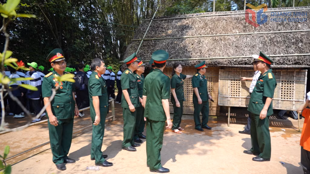 Hội CCB tỉnh Quảng Ninh tham Khu di tích Kim Liên (xã Kim Liên) tỉnh Nghệ An tháng 4/2025.