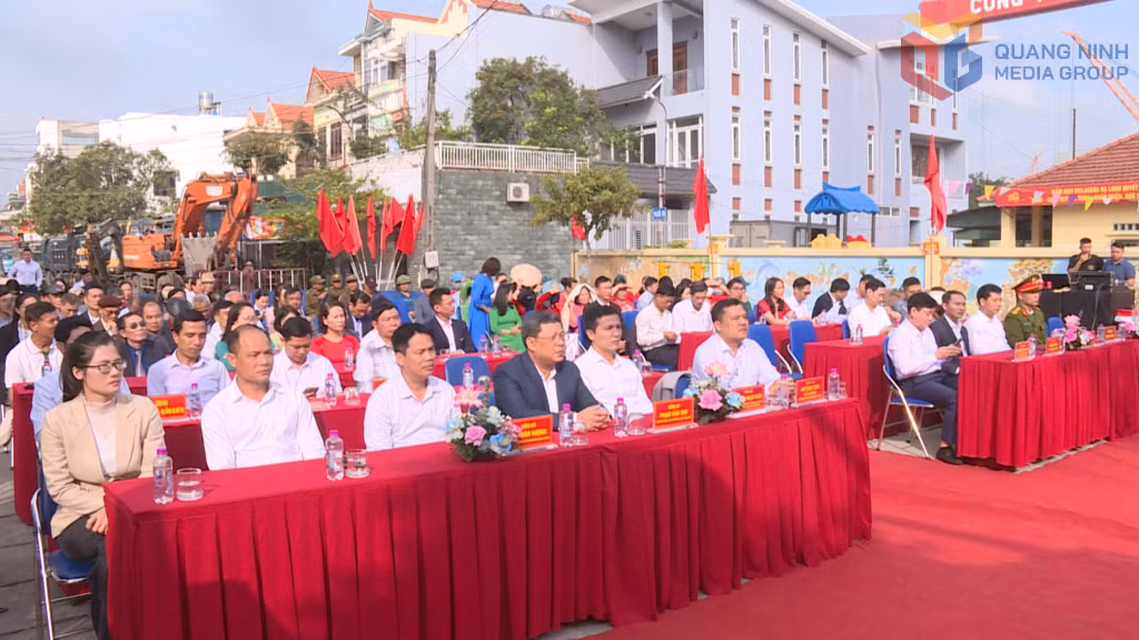 Nhân dân các khu phố trên địa bàn phường Việt Hưng đồng thuận, tích cực hiến đất, cây cối, công trình để các dự án được thi công thuận lợi.