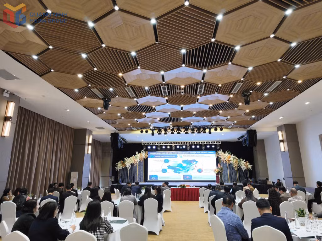 Công an tỉnh chia sẻ về các giải pháp phòng ngừa rủi ro, đảm bảo an toàn an ninh mạng đối với doanh nghiệp tại Tọa đàm hỗ trợ pháp lý cho doanh nghiệp năm 2025.