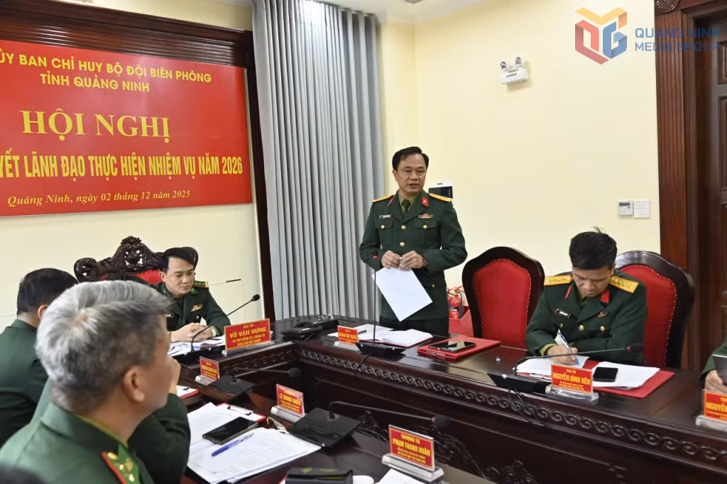 Đại tá Hoàng Văn Thuyết, Chính ủy Bộ chỉ huy Quân sự tỉnh phát biểu chỉ đạo Hội nghị.