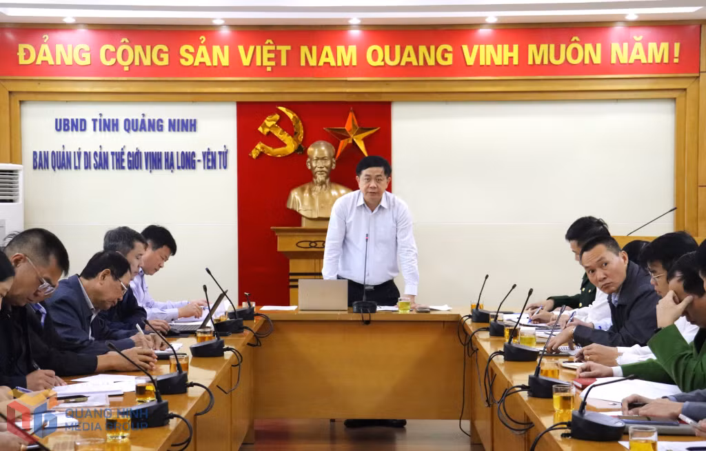 Lãnh đạo Ban Quản lý Di sản thế giới Vịnh Hạ Long – Yên Tử thông tin về công tác quản lý bán vé tham quan danh lam thắng cảnh Vịnh Hạ Long. 