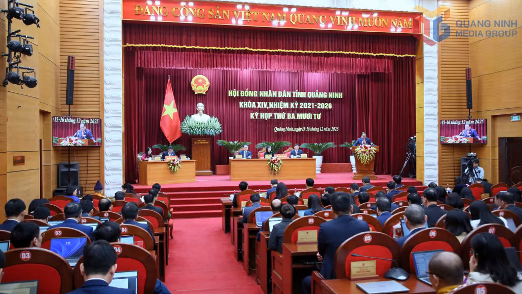 Quang cảnh kỳ họp