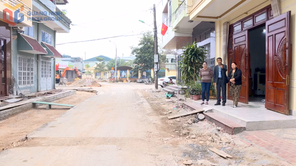 Thực hiện công tác cải tạo, chỉnh trang hạ tầng đô thị, khu dân cư, xã Quảng Hà nhiều hộ dân ở khu phố Lý Thường Kiệt tích cực hiến đất, hiến công trình.