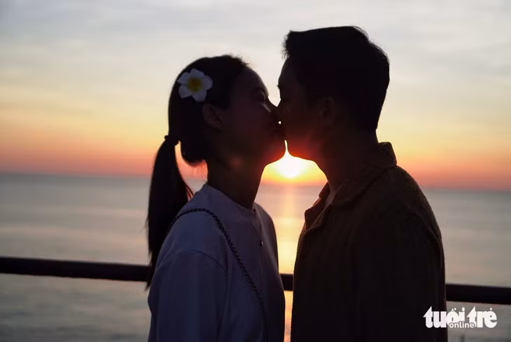 Du khách Hàn đến Phú Quốc tìm trải nghiệm lãng mạn - Ảnh: NGUYỄN HIỀN