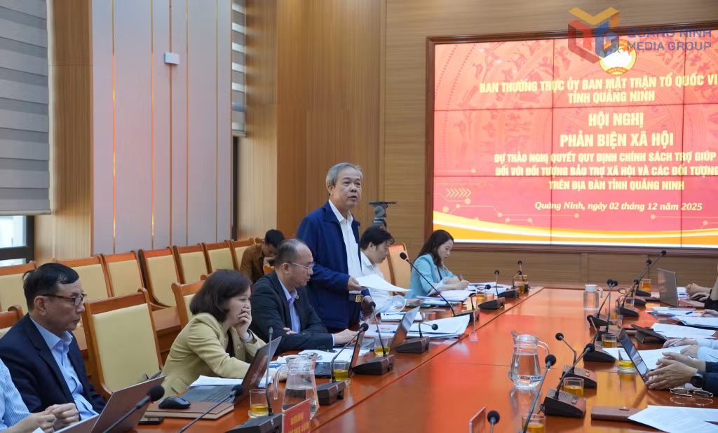 Các đại biểu phát biểu ý kiến phản biện tại hội nghị.