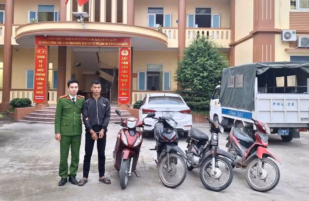 Bắt giữ đối tượng Trịnh Bá Thảo và thu giữ tang vật các vụ trộm. Ảnh: Công an Thanh Hóa
