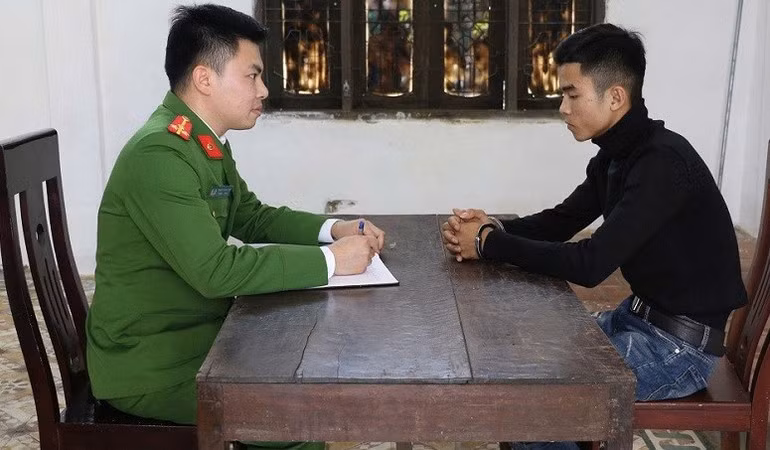 Lấy lời khai Bùi Văn Hội.