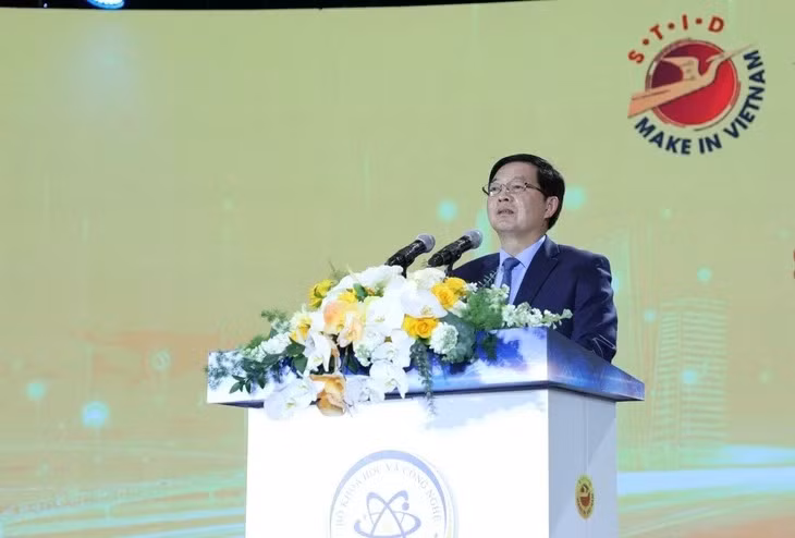 Phó thủ tướng Hồ Quốc Dũng phát biểu tại Diễn đàn quốc gia về phát triển doanh nghiệp công nghệ số Việt Nam 2025 (Make in Vietnam 2025) - Ảnh: Bộ KH&amp;CN
