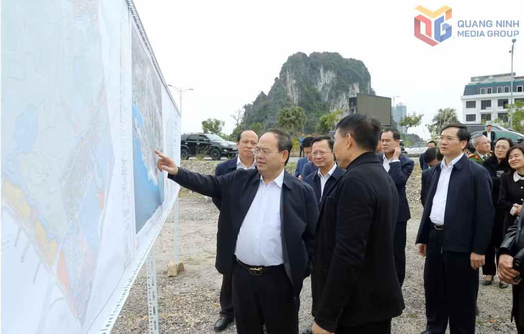 Đồng chí Bí thư Tỉnh ủy cùng đoàn công tác kiểm tra Dự án Tổ hợp du lịch nghỉ dưỡng - giải trí cao cấp, sân golf và khu dân cư Monbay Vân Đồn.