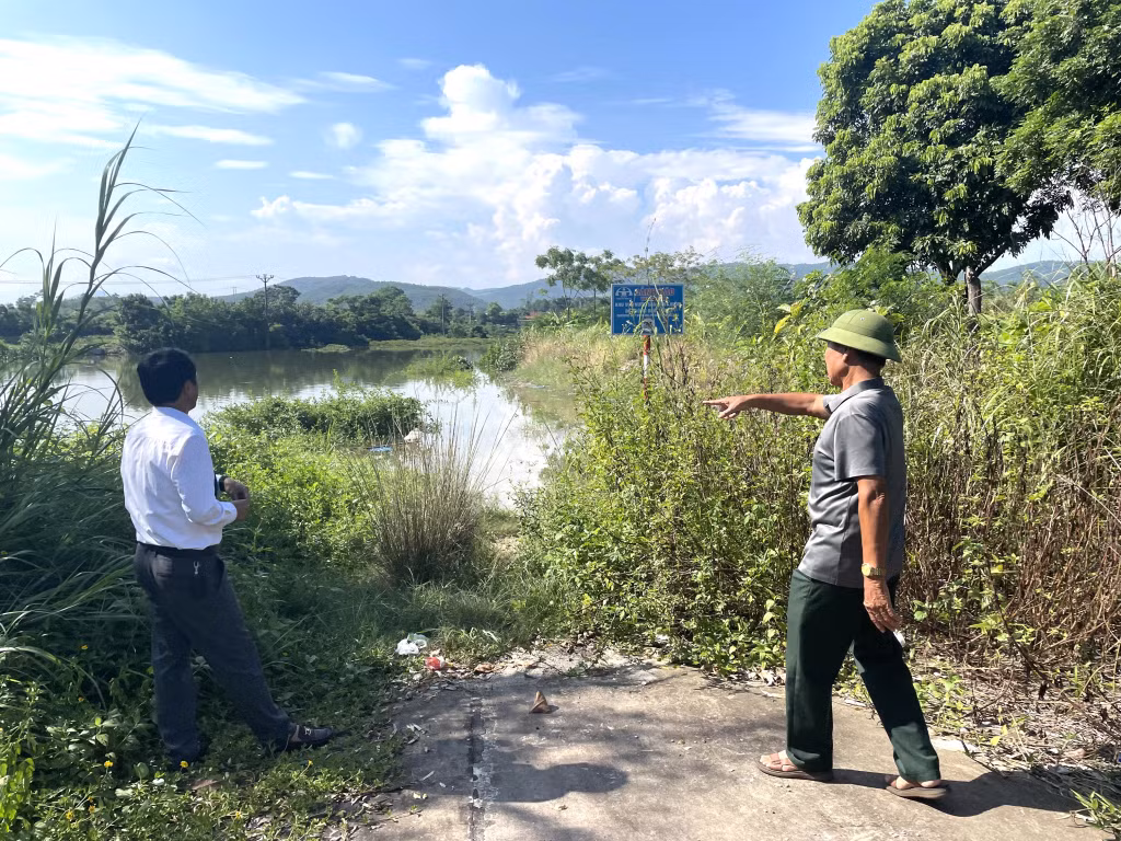 Khu vực ngầm tràn Bến Mười (phường Hải Yên, TP Móng Cái) bị xuống cấp không thể sử dụng được.