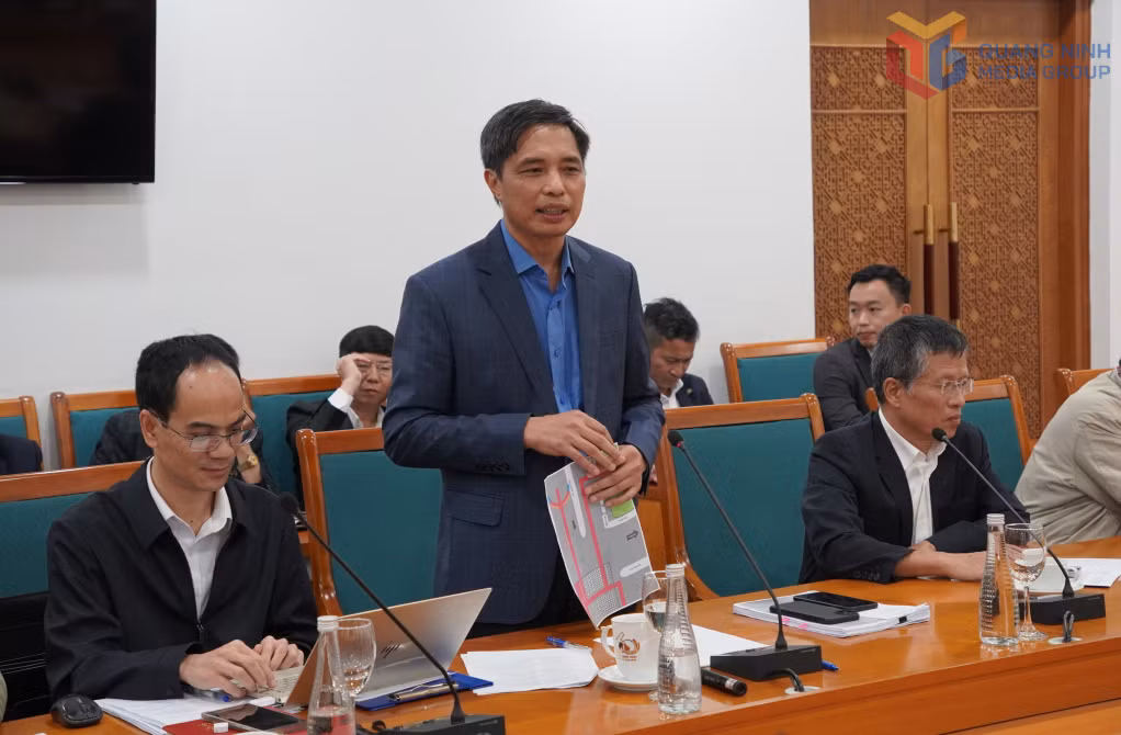 Đồng chí Phó Chủ tịch Thường trực UBND tỉnh Vũ Văn Diện phát biểu tại buổi làm việc.