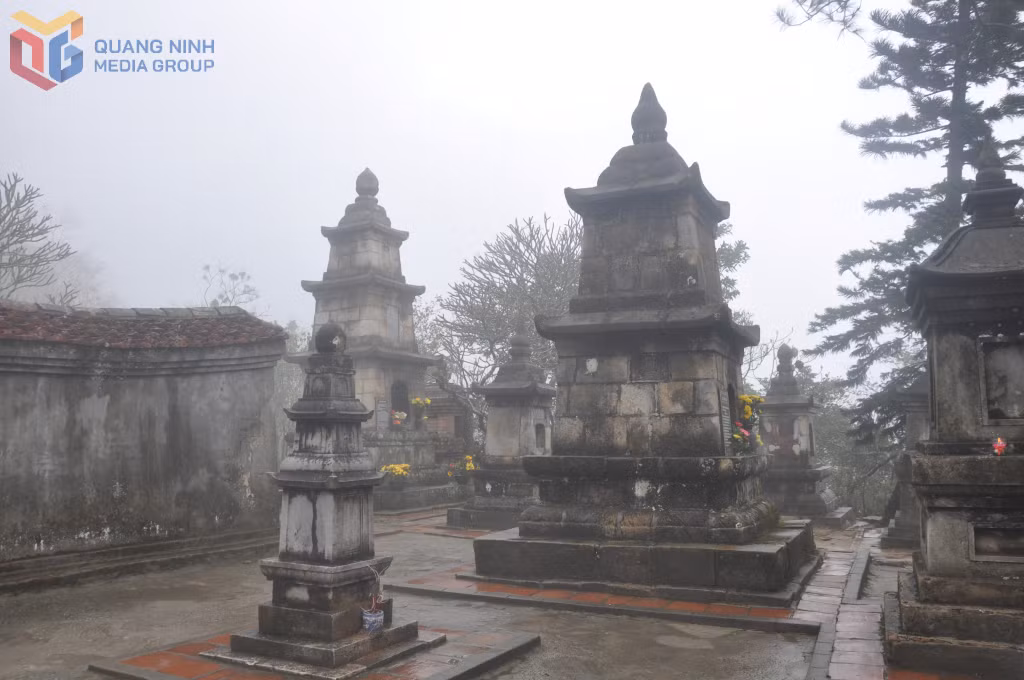 Vườn tháp tại khu di tích - danh thắng Yên Tử (phường Yên Tử, Quảng Ninh).