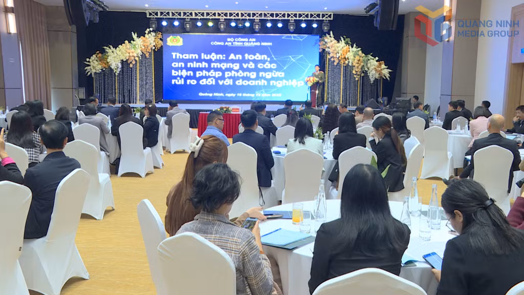 Quang cảnh Tọa đàm “Hỗ trợ pháp lý doanh nghiệp năm 2025” do Sở Tư pháp Quảng Ninh tổ chức.