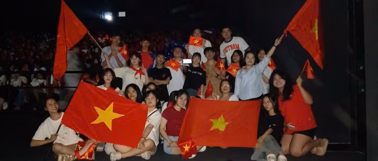 Khung cảnh tại rạp CGV trong buổi chiếu phim "Tổ quốc trong tim: The concert film"