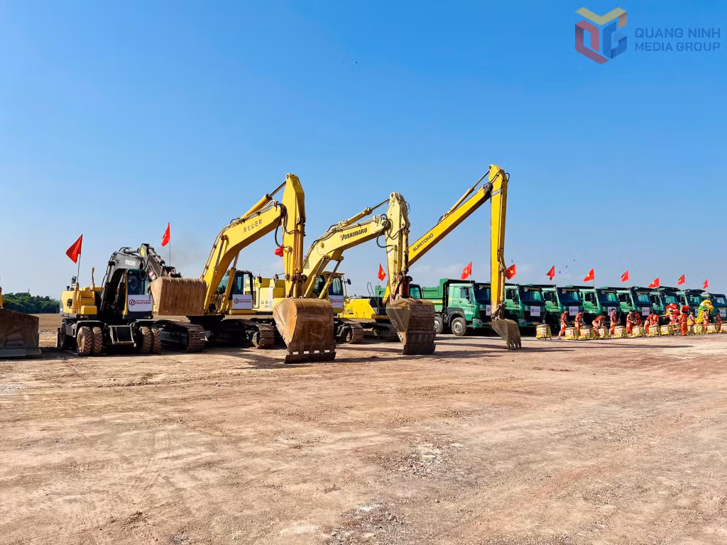Phương tiện, máy móc, thiết bị sẵn sàng thi công.