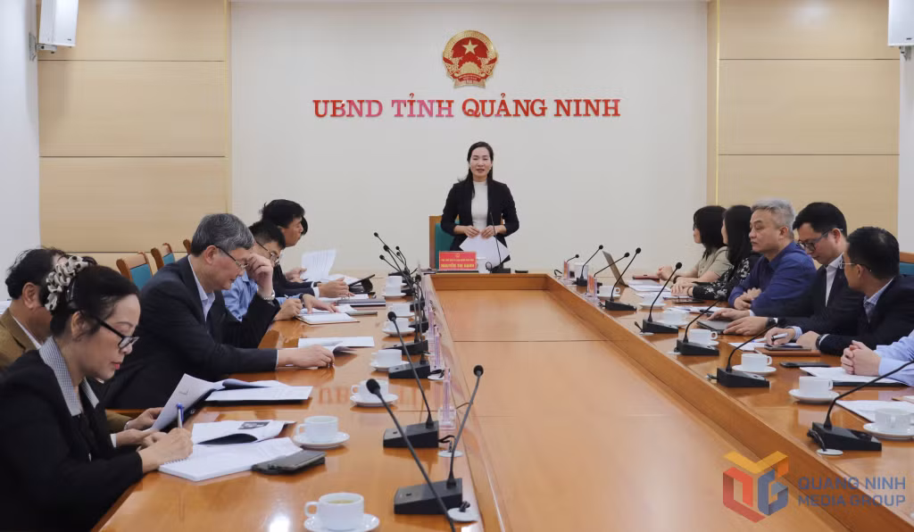 UBND tỉnh, làm việc với Ngân hàng TMCP Ngoại thương Việt Nam (Vietcombank) về đề xuất triển khai thanh toán quét mã QR trên địa bàn tỉnh đối với khách du lịch Trung Quốc.