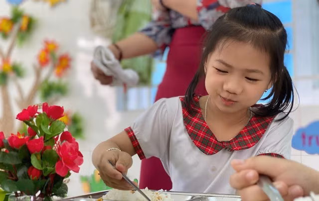 Thực phẩm lành mạnh là nền tảng cho thể chất và tinh thần trẻ nhỏ.