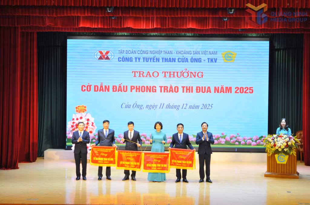 Nhiều tập thể, cá nhân được nhận các danh hiệu thi đua, khen thưởng tại Hội nghị. 