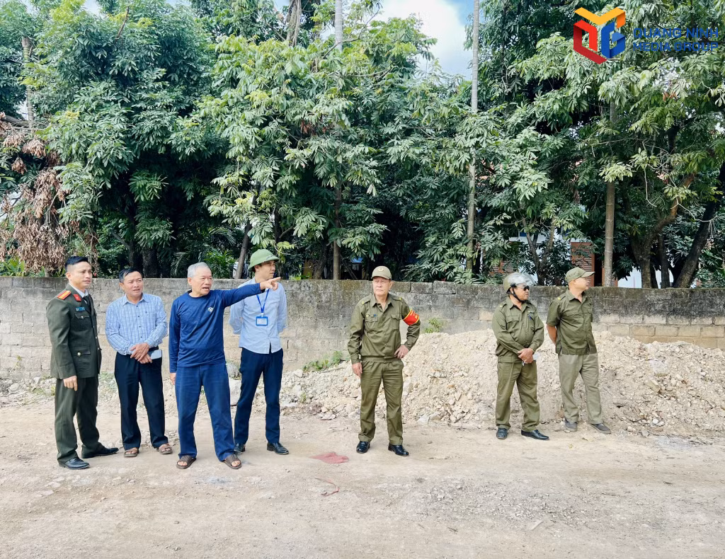 Các lực lượng của phường tiếp tục tuyên truyền, vận động bà con bàn giao mặt bằng.