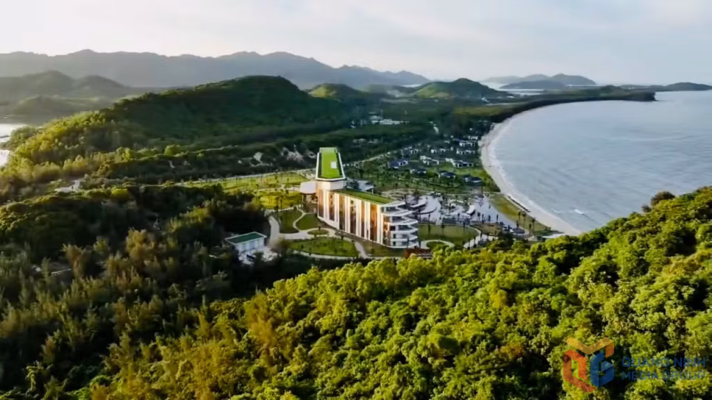 Angsana Quan Lạn - Hạ Long Bay, khu nghỉ dưỡng 5 sao chuẩn quốc tế thứ 2 tại đặc khu Vân Đồn áp dụng tiêu chuẩn quốc tế về sử dụng năng lượng tái tạo, giảm rác thải nhựa, tái chế nước thải sinh hoạt.