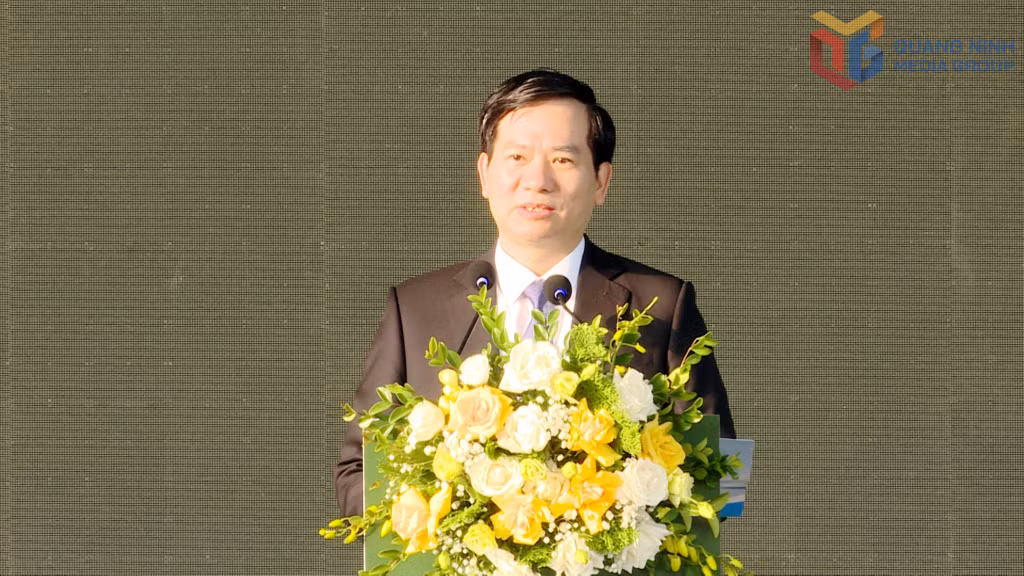 Đồng chí Vũ Quyết Tiến, Phó Bí thư Tỉnh ủy, Chủ tịch Uỷ ban MTTQ tỉnh phát biểu chỉ đạo tại buổi lễ khởi công dự án.