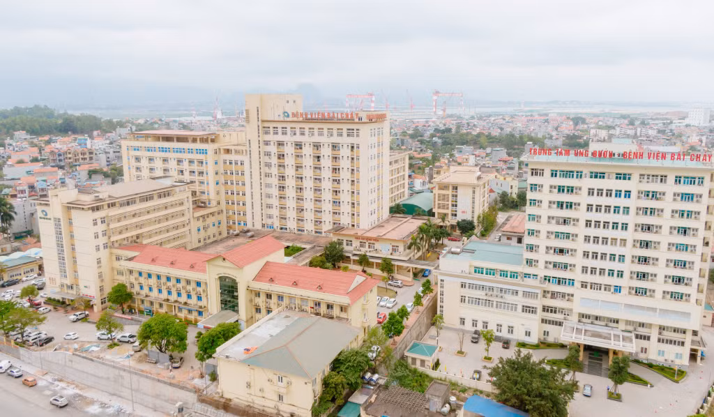 Toàn cảnh Bệnh viện Bãi Cháy tại địa chỉ đường Hạ Long, phường Giếng Đáy (TP Hạ Long).