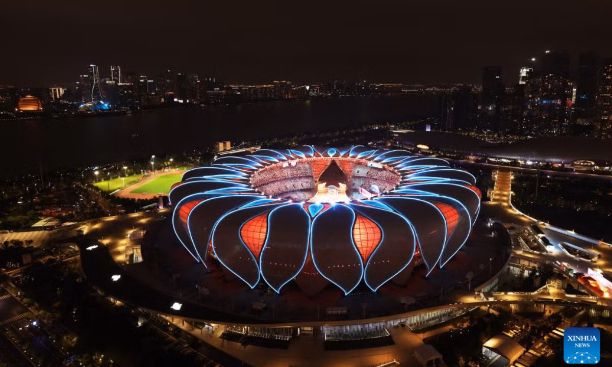Sân vận động Trung tâm thể thao Olympic Hàng Châu trong lễ khai mạc ASIAD 19 ngày 23/9. (Ảnh: Xinhua)