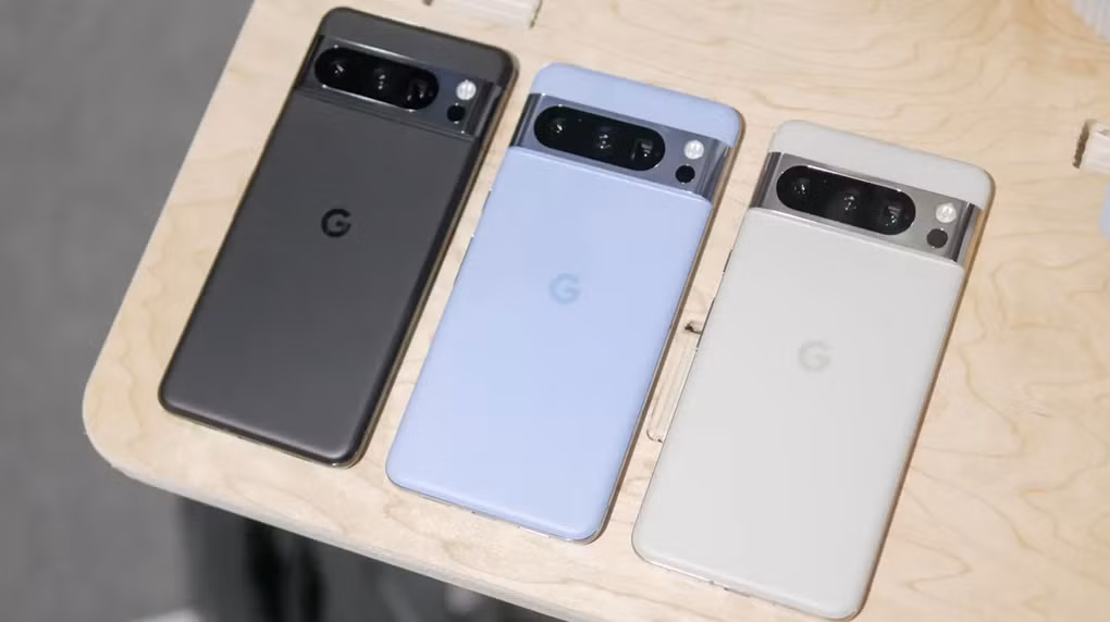 Pixel 8 Pro có 3 ống kính thiết kế liền mạch, thay vì ống tele bị tách rời như phiên bản Pixel 7 Pro (Ảnh: Future).