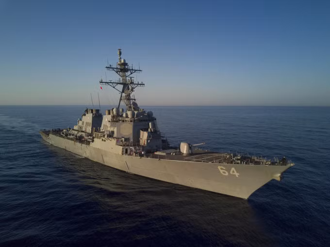 Tàu khu trục USS Carney trên Địa Trung Hải hồi tháng 7/2017. Ảnh: US Navy